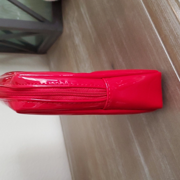 New never used DIOR red zipper pouch clutch bag .. Shiny Red w/ black CD logo - Picture 6 of 10